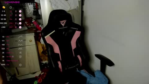 Snapshot of angel7you chatting on 01/29/25, 12:02 Eva online show from 01/29/25, 12:02