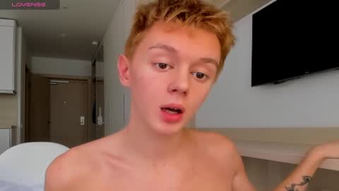 Snapshot of angel_andreww chatting on 03/03/25, 10:49 angel_andreww online show from 03/03/25, 10:49