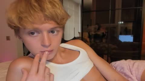 Snapshot of angel_andreww chatting on 04/20/26, 08:10 angel_andreww online show from 04/20/26, 08:10