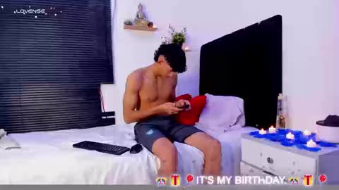 Snapshot of angel_boy0 chatting on 03/21/26, 04:39 angel_boy0 online show from 03/21/26, 04:39