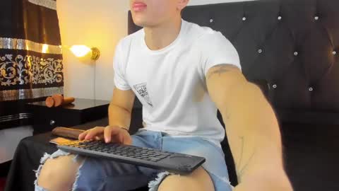 Angel Cuervo online show from 02/15/25, 12:43