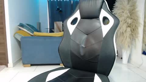 Snapshot of angel_curl chatting on 04/16/26, 09:39 Angel Curl online show from 04/16/26, 09:39