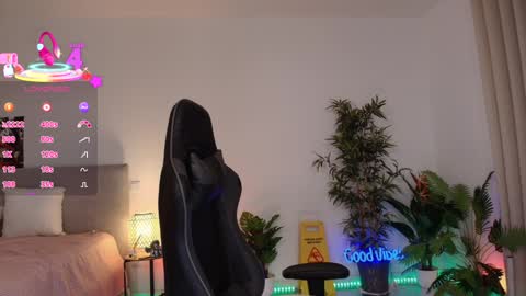 Snapshot of angel_danm_milf chatting on 10/23/25, 10:36 Patricia - online show from 10/23/25, 10:36