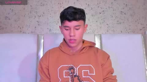 ngel Esteban  online show from 12/28/24, 03:47