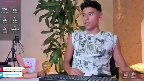 ngel Esteban  online show from 02/01/25, 10:26