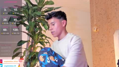 ngel Esteban  online show from 02/08/25, 10:29