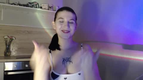 Angel online show from 10/06/25, 02:03