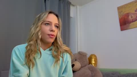 Snapshot of angel_hot777 chatting on 03/07/26, 04:37 Gabriella online show from 03/07/26, 04:37