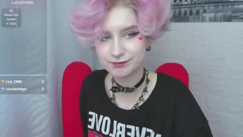 Snapshot of angel_julles chatting on 04/24/26, 03:20 Angel Dust online show from 04/24/26, 03:20