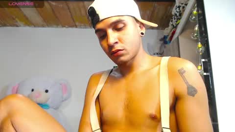 Snapshot of angel_latinboy chatting on 04/23/26, 01:57 Angel online show from 04/23/26, 01:57