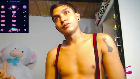 Snapshot of angel_latinboy chatting on 04/28/26, 02:44 Angel online show from 04/28/26, 02:44