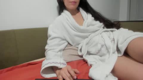 angel_lee__ online show from 12/17/25, 02:45