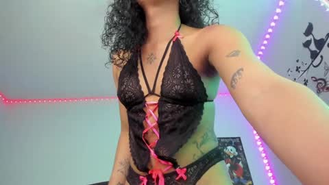 Snapshot of angel_love_b chatting on 01/13/25, 06:38 ngel  EVERYDAY from 2145 to 0500am Colombia hour online show from 01/13/25, 06:38