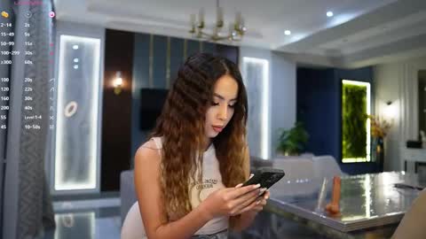 Snapshot of angel_luisa chatting on 02/24/25, 02:15 Luisa online show from 02/24/25, 02:15