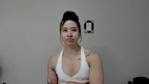 Snapshot of angel_martins chatting on 10/17/25, 01:35 Angel online show from 10/17/25, 01:35