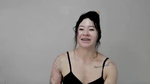 Snapshot of angel_martins chatting on 10/22/25, 01:50 Angel online show from 10/22/25, 01:50