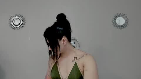 Snapshot of angel_martins chatting on 10/22/25, 10:42 Angel online show from 10/22/25, 10:42