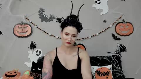 Snapshot of angel_martins chatting on 10/29/25, 01:30 Angel online show from 10/29/25, 01:30