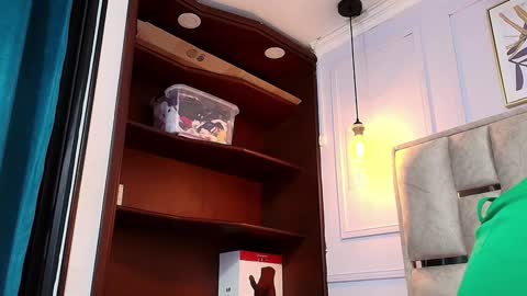 Nicolle  online show from 02/01/25, 10:15