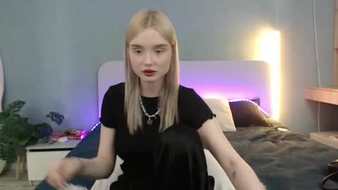 Snapshot of angel_share chatting on 05/06/26, 12:30 Angela online show from 05/06/26, 12:30