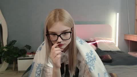 Snapshot of angel_share chatting on 05/23/26, 05:01 Angela online show from 05/23/26, 05:01