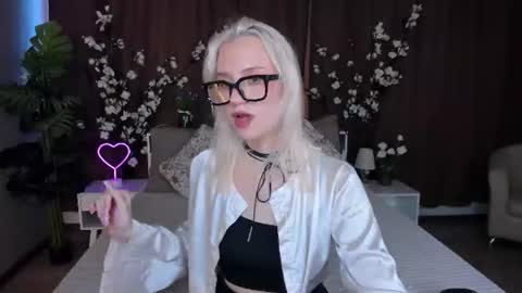 Snapshot of angel_tessa chatting on 06/20/26, 01:58 Angelica online show from 06/20/26, 01:58