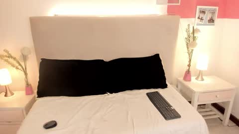 Snapshot of angel_velvet_ chatting on 09/20/25, 01:01 angel_velvet_ online show from 09/20/25, 01:01