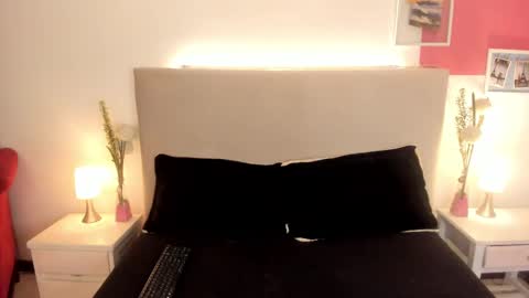 angel_velvet_ online show from 10/03/25, 12:02