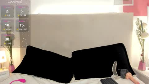 Snapshot of angel_velvet_ chatting on 12/13/25, 07:53 angel_velvet_ online show from 12/13/25, 07:53