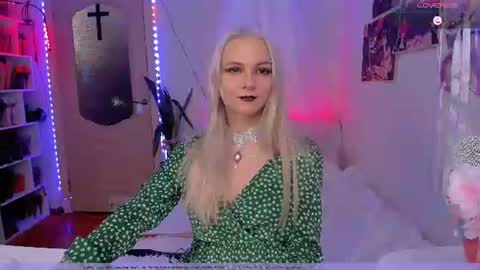 Frida A boost to fortune for the one who gives a thumbs up and a bonus lucky for those who support me by joining the fanclub online show from 06/26/26, 03:38