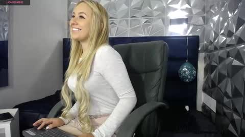 Snapshot of angel_white25 chatting on 12/22/25, 11:51 Angel online show from 12/22/25, 11:51