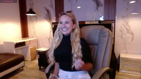 Snapshot of angel_white25 chatting on 03/30/26, 11:33 Angel online show from 03/30/26, 11:33