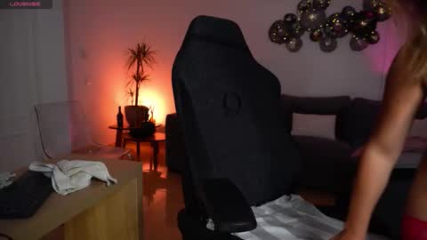 Snapshot of angela_desire chatting on 04/09/26, 09:20 Angela online show from 04/09/26, 09:20