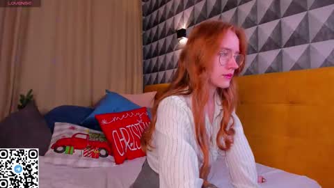 Snapshot of angela_flowers chatting on 12/15/25, 01:10 Angela online show from 12/15/25, 01:10