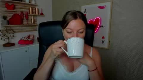 Snapshot of angela_samt chatting on 06/26/26, 05:45 Angela online show from 06/26/26, 05:45