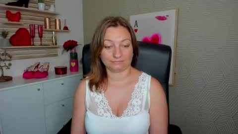 Snapshot of angela_samt chatting on 07/20/26, 10:39 Angela online show from 07/20/26, 10:39