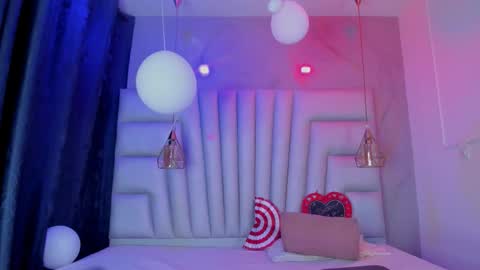 Snapshot of angelaa_cute chatting on 02/14/26, 08:27 ANGELA online show from 02/14/26, 08:27