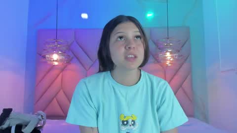 Snapshot of angelaa_cute chatting on 06/09/26, 12:06 ANGELA online show from 06/09/26, 12:06