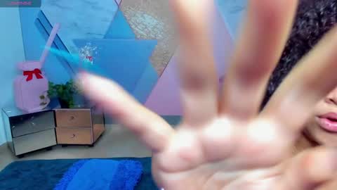 Angela online show from 03/08/25, 09:50