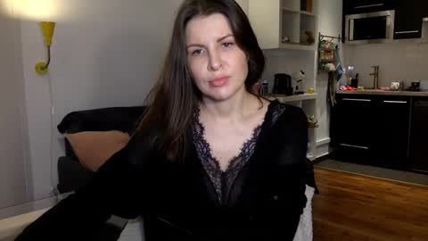 Snapshot of angeladarkk chatting on 12/02/25, 08:37 Angela online show from 12/02/25, 08:37