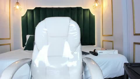 Snapshot of angelaluxi chatting on 12/23/24, 03:01 Angela online show from 12/23/24, 03:01