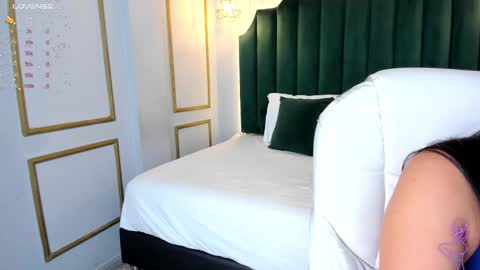 Snapshot of angelaluxi chatting on 01/17/25, 12:10 Angela online show from 01/17/25, 12:10