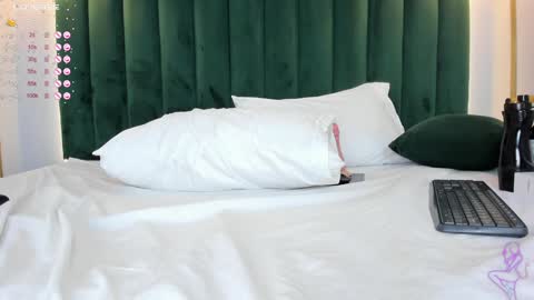 Snapshot of angelaluxi chatting on 02/04/25, 02:53 Angela online show from 02/04/25, 02:53