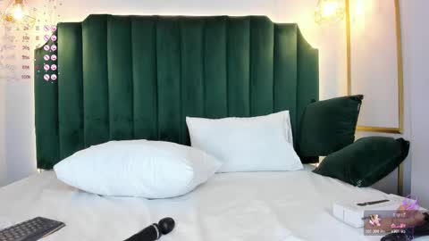 Snapshot of angelaluxi chatting on 02/12/25, 08:29 Angela online show from 02/12/25, 08:29