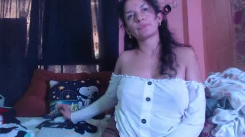 Snapshot of angelamaturevip chatting on 04/21/26, 01:39 Angela online show from 04/21/26, 01:39