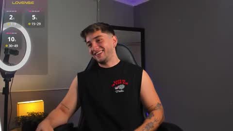 Snapshot of angelbell19 chatting on 11/11/25, 01:49 angelbell19 online show from 11/11/25, 01:49