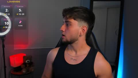 Snapshot of angelbell19 chatting on 12/17/25, 11:11 angelbell19 online show from 12/17/25, 11:11