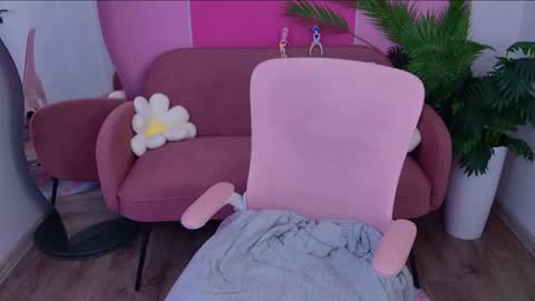 angel online show from 10/09/25, 12:03