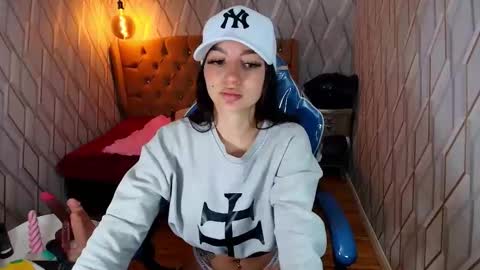 Snapshot of angelchristix chatting on 04/20/26, 01:25 Angel online show from 04/20/26, 01:25
