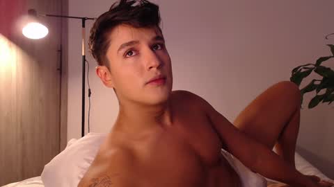 Snapshot of angelcossio chatting on 12/18/24, 07:41 Angel online show from 12/18/24, 07:41